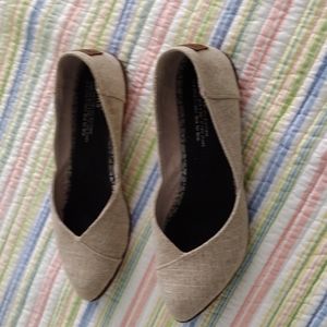 Toms beige flats Size 6